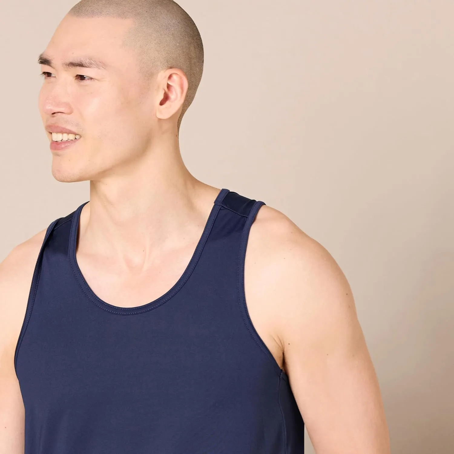 Amazon Essentials Men's Active Quick Dry Tech Stretch Lightweight Gym Tank Top