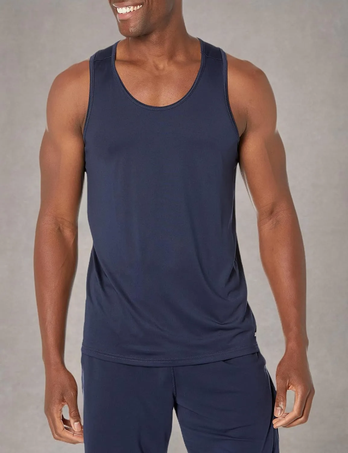 Amazon Essentials Men's Active Quick Dry Tech Stretch Lightweight Gym Tank Top
