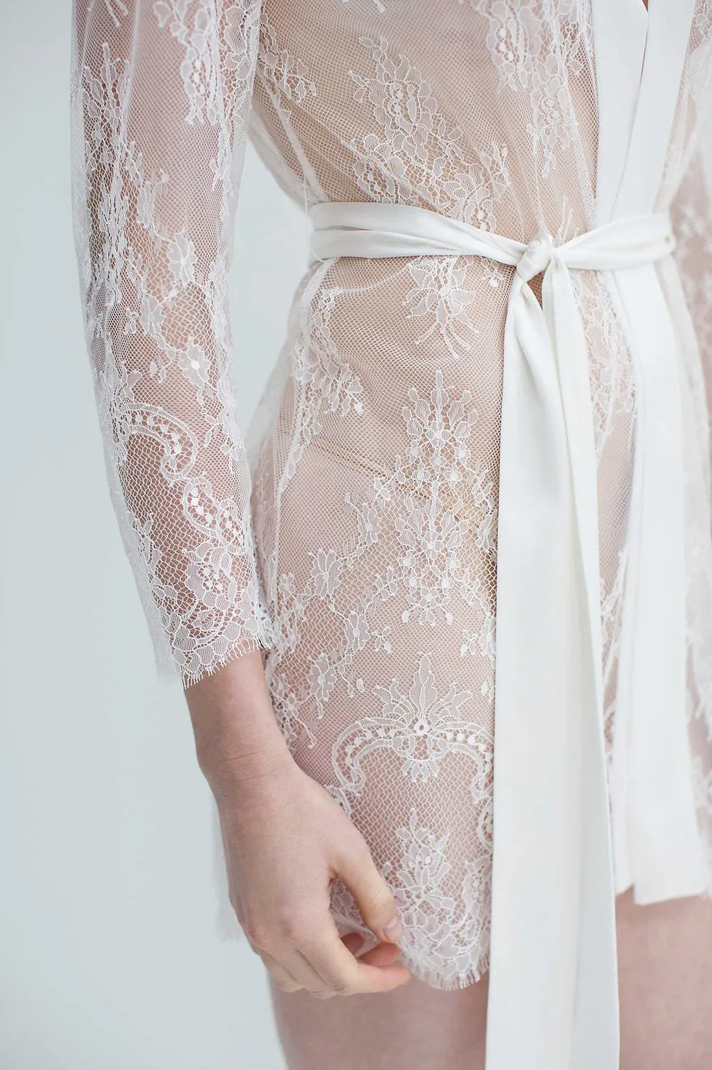 Art deco lace robe in Ivory