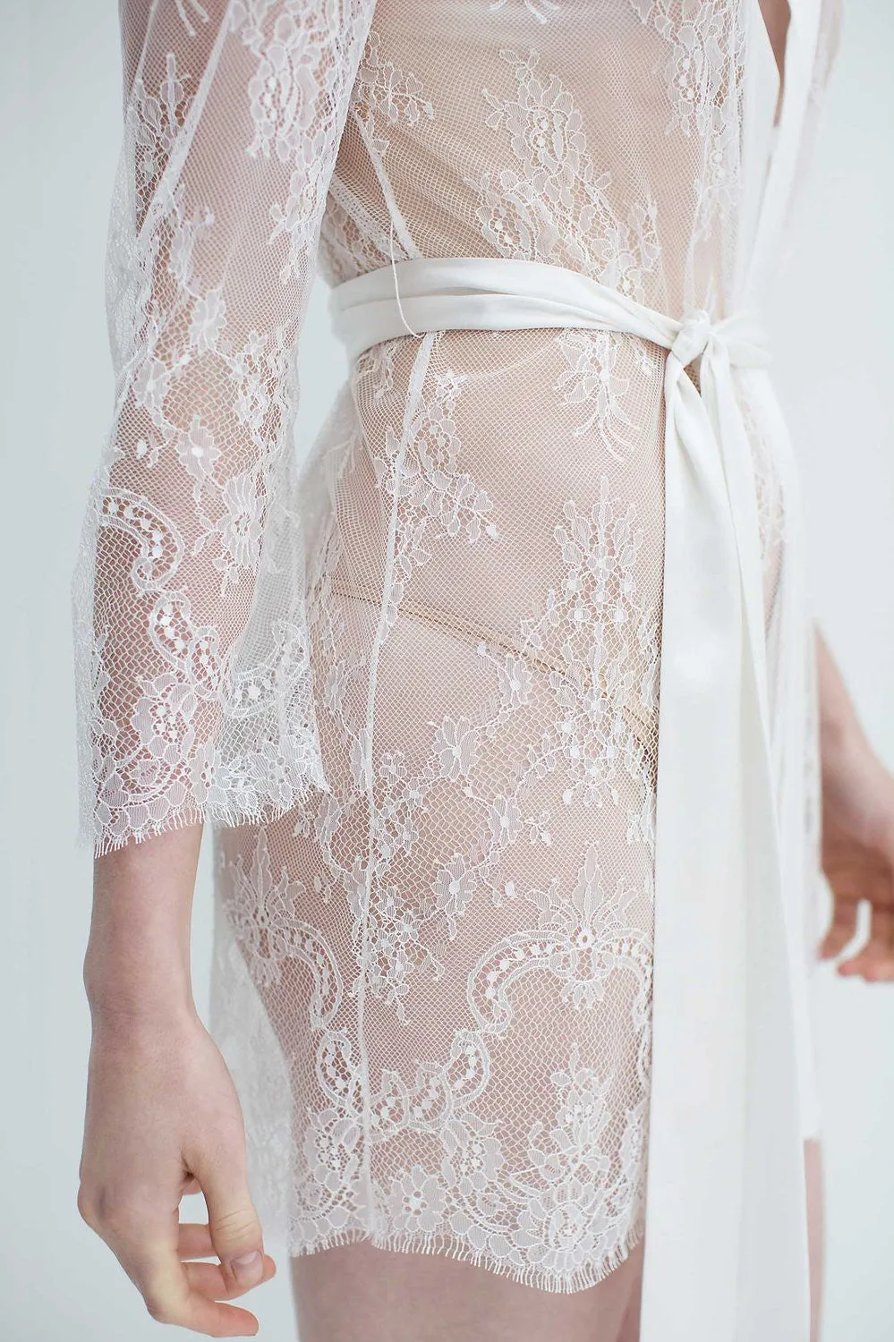 Art deco lace robe in Ivory