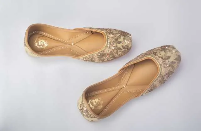 Beige Hand embroidered Juttis