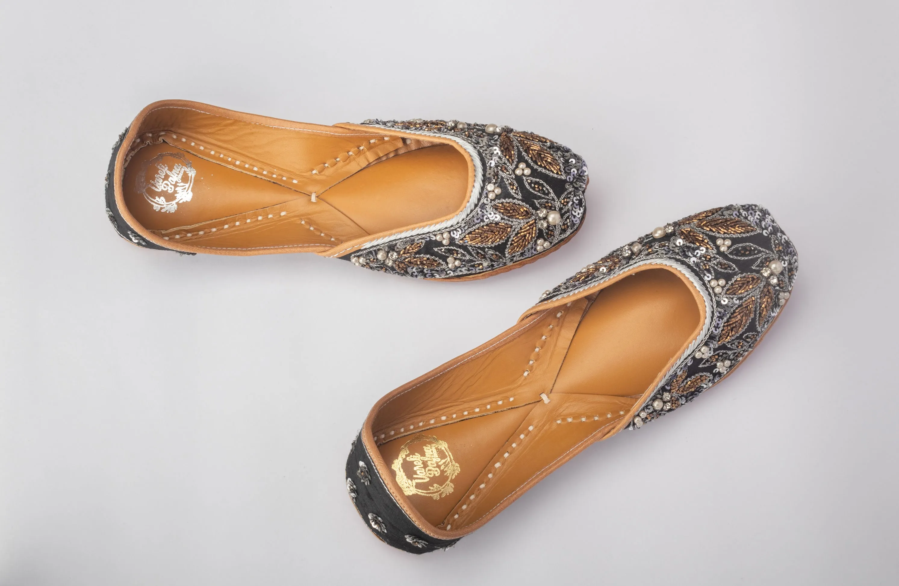 Black Hand embroidered Juttis