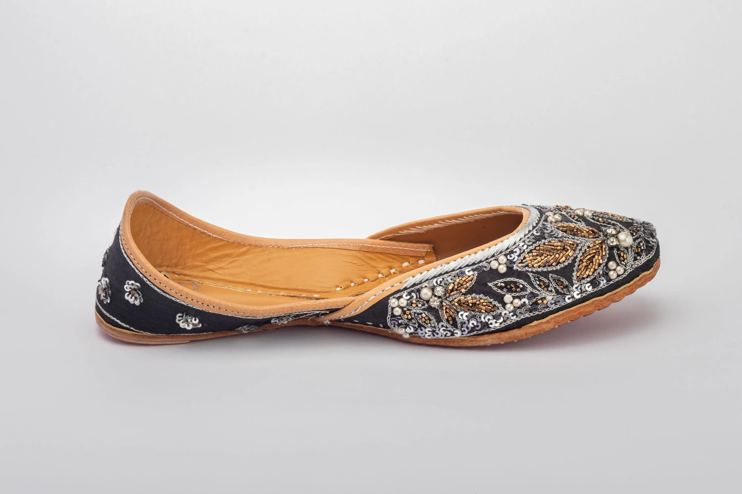 Black Hand embroidered Juttis