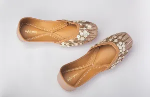 Dusky Pink Hand embroidered Juttis