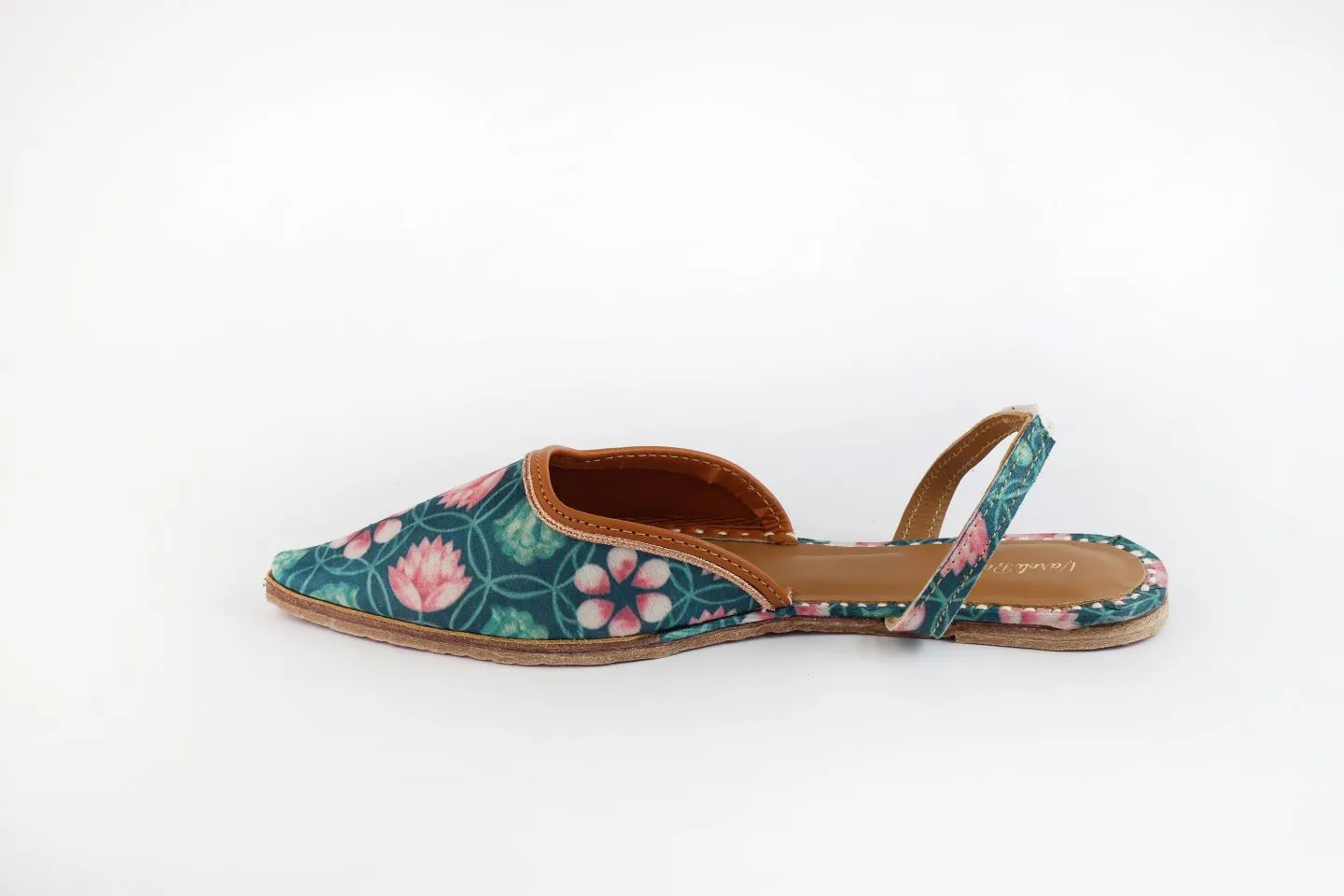 Emerald Green Hand embroidered Juttis