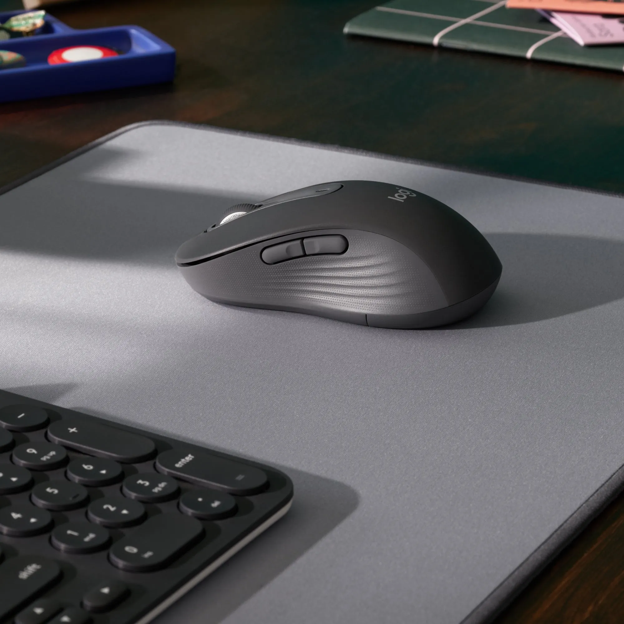 Logitech Signature M650 For Business - Mouse - Optical - 5 Buttons - Wireless - 2.4 Ghz, Bluetooth - Logitech Logi Bolt