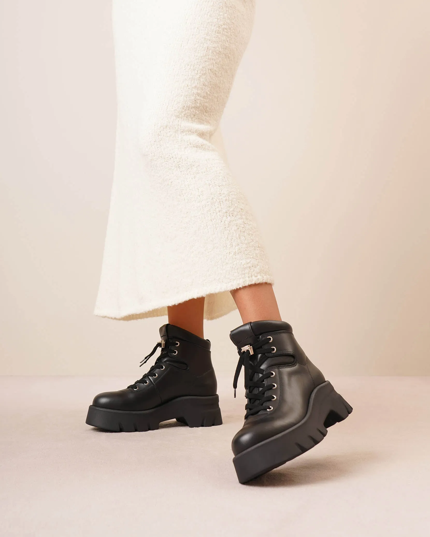 Vancoucer black leather boots