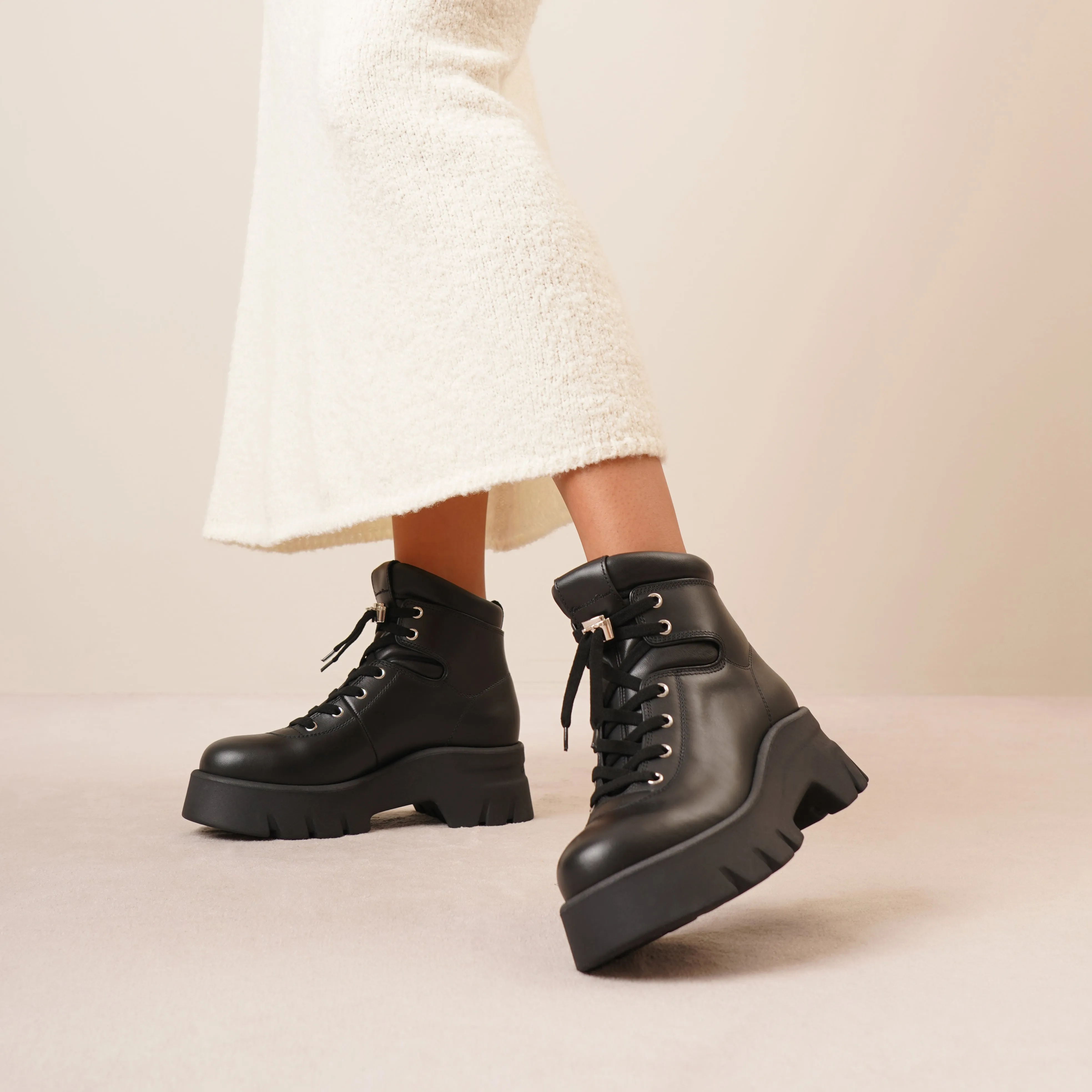 Vancoucer black leather boots